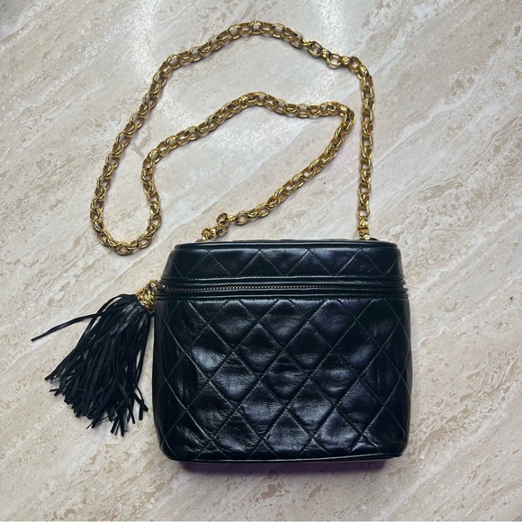 Chanel Vintage Diamond Quilted Black Lambskin Mini Vanity (1990s) - Picture 2 of 9